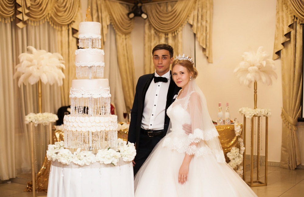 Агентство Амур, свадьба, жених невеста, украшение зала, стильное оформление, свадебный торт